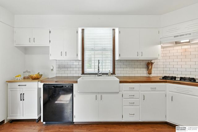 2205 F Street, Omaha, NE 68107