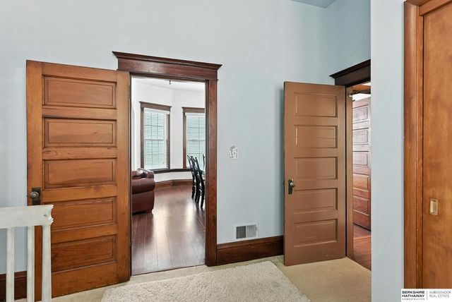 2205 F Street, Omaha, NE 68107