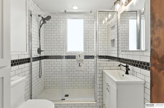 2205 F Street, Omaha, NE 68107