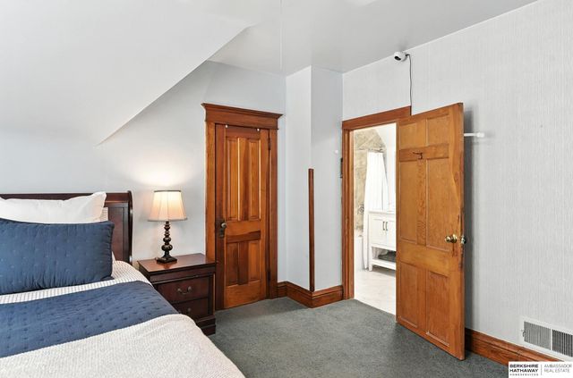 2205 F Street, Omaha, NE 68107