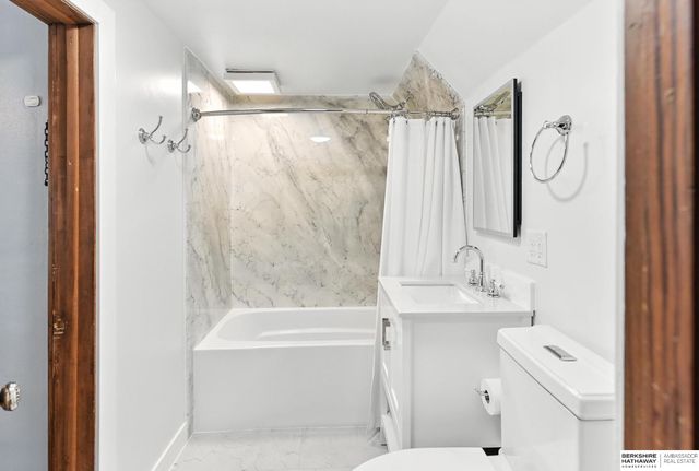 2205 F Street, Omaha, NE 68107