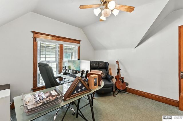 2205 F Street, Omaha, NE 68107