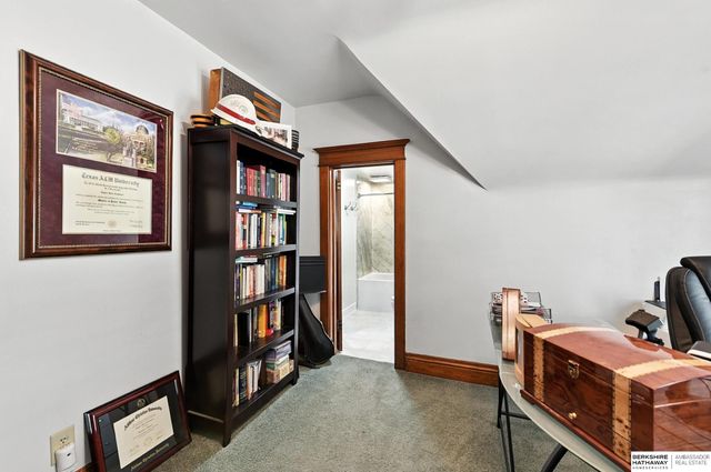 2205 F Street, Omaha, NE 68107