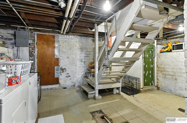 2205 F Street, Omaha, NE 68107