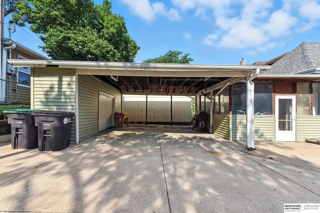 2205 F Street, Omaha, NE 68107