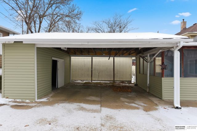 2205 F Street, Omaha, NE 68107