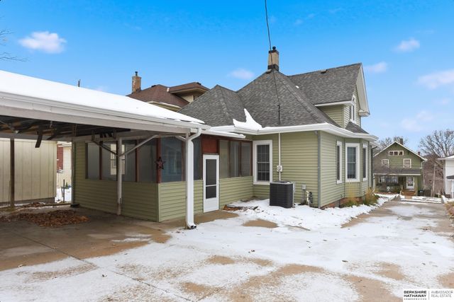 2205 F Street, Omaha, NE 68107