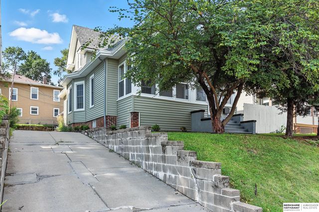 2205 F Street, Omaha, NE 68107