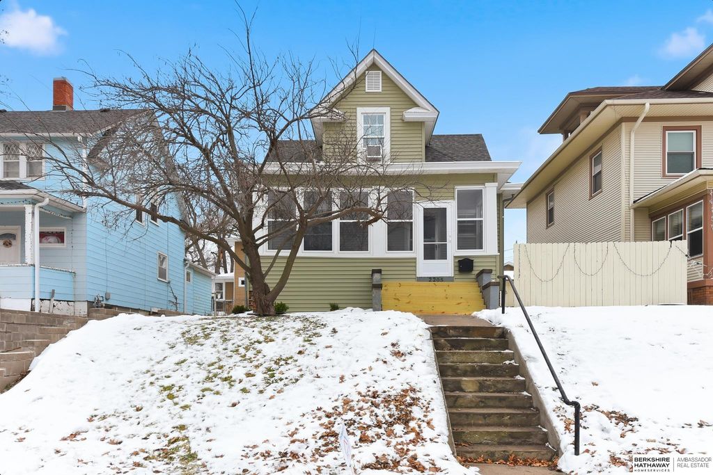 2205 F Street, Omaha, NE 68107