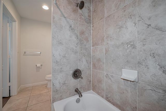 5333 Richmond Avenue 25, Houston, TX 77056