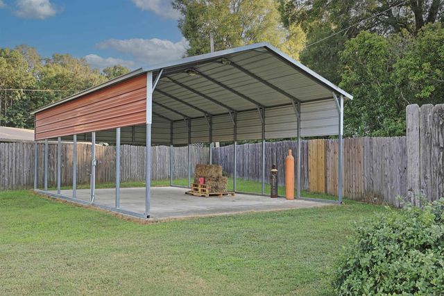 702 Honeysuckle Hills Court, Redfield, AR 72132