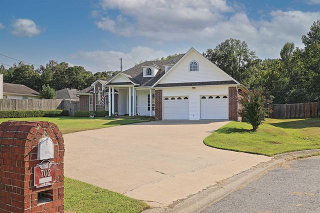 702 Honeysuckle Hills Court, Redfield, AR 72132