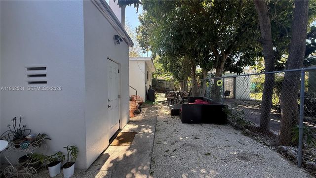 560 NE 67th St 4, Miami, FL 33138