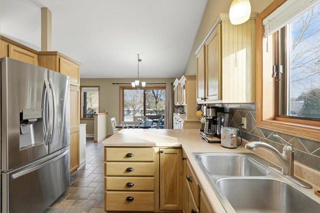 564 S Burr Oak Avenue, Oregon, WI 53575