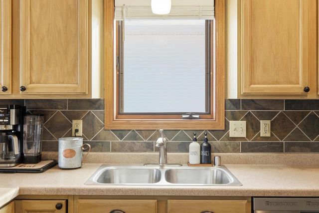 564 S Burr Oak Avenue, Oregon, WI 53575