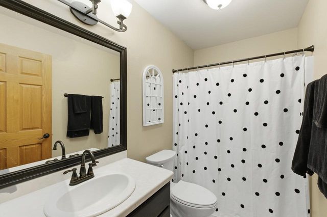 564 S Burr Oak Avenue, Oregon, WI 53575