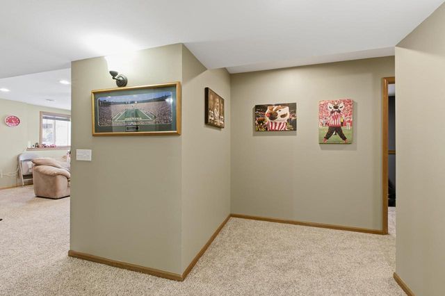 564 S Burr Oak Avenue, Oregon, WI 53575