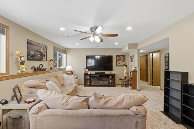 564 S Burr Oak Avenue, Oregon, WI 53575