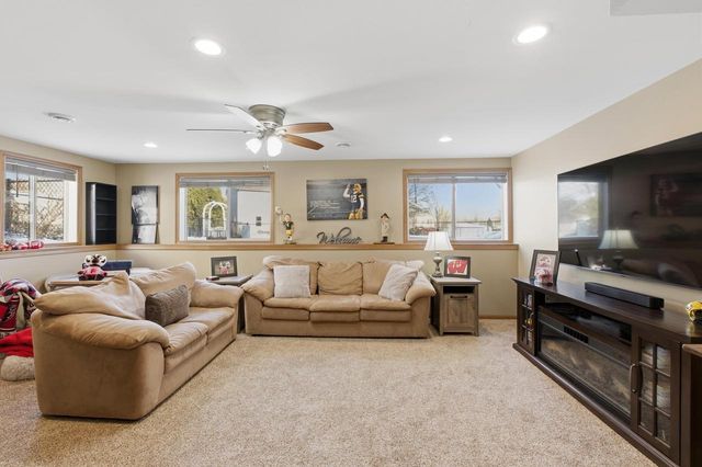 564 S Burr Oak Avenue, Oregon, WI 53575