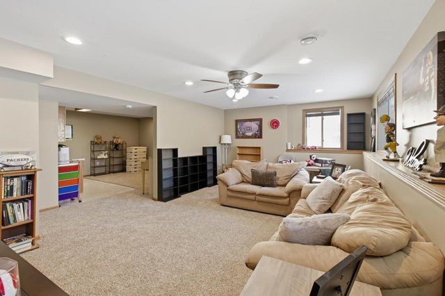 564 S Burr Oak Avenue, Oregon, WI 53575