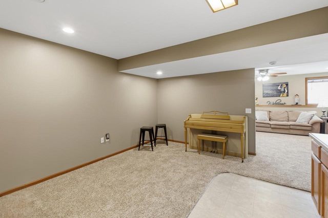 564 S Burr Oak Avenue, Oregon, WI 53575