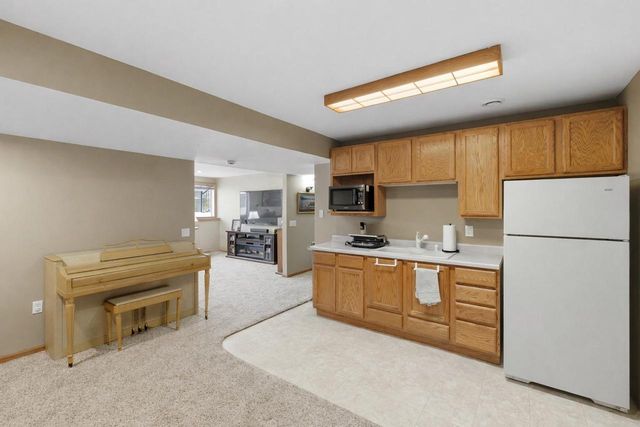 564 S Burr Oak Avenue, Oregon, WI 53575