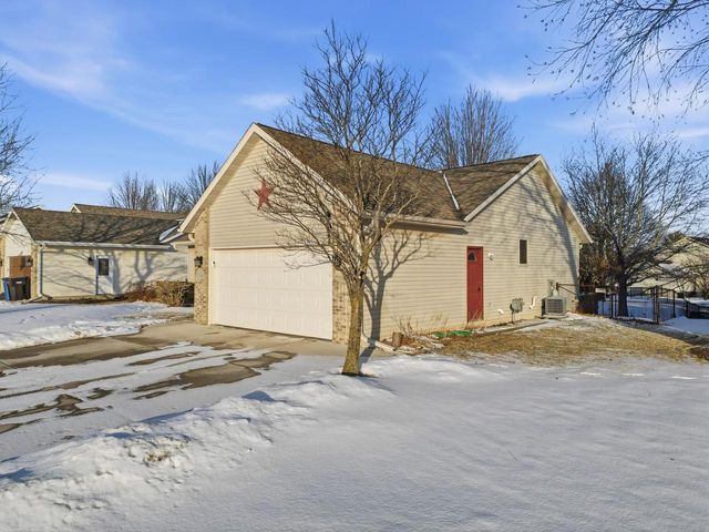 564 S Burr Oak Avenue, Oregon, WI 53575