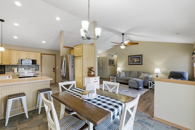 564 S Burr Oak Avenue, Oregon, WI 53575