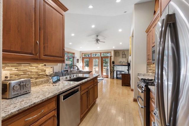 503 Garden Prairie DRIVE, Waukesha, WI 53186