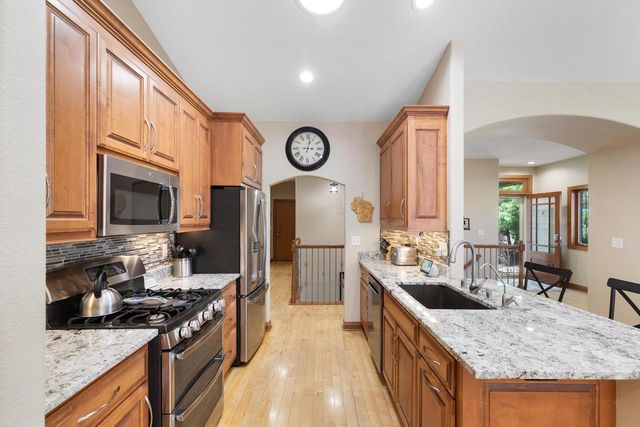 503 Garden Prairie DRIVE, Waukesha, WI 53186