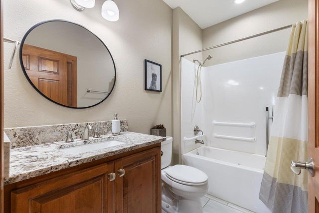 503 Garden Prairie DRIVE, Waukesha, WI 53186