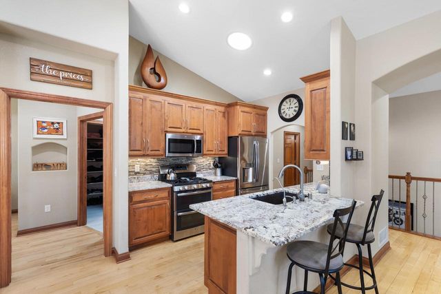 503 Garden Prairie DRIVE, Waukesha, WI 53186