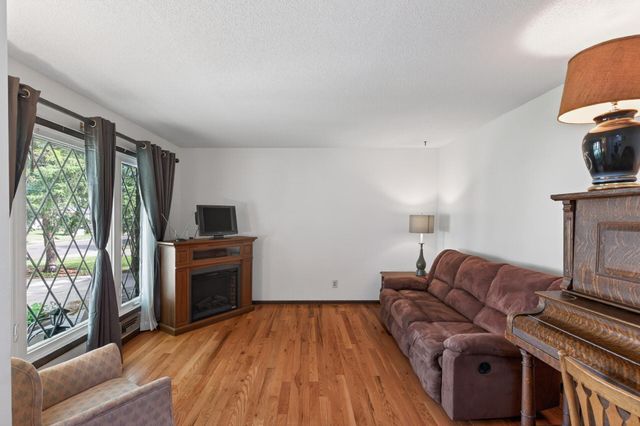 7599 Iverson Avenue S, Cottage Grove, MN 55016