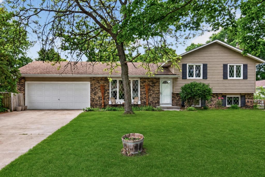 7599 Iverson Avenue S, Cottage Grove, MN 55016