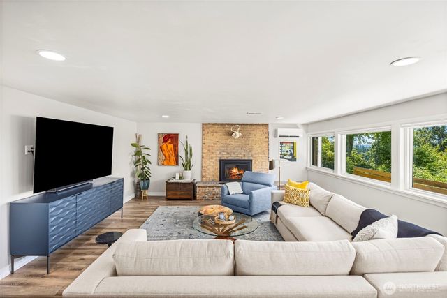 8803 38th Avenue SW, Seattle, WA 98126