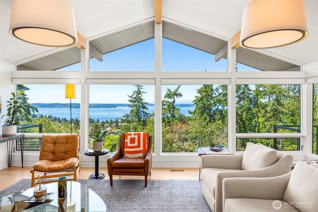 8803 38th Avenue SW, Seattle, WA 98126