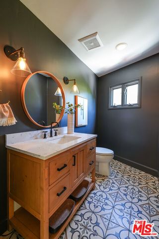 2216 E Live Oak Drive, Los Angeles, CA 90068