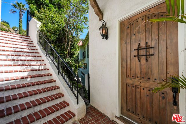 2216 E Live Oak Drive, Los Angeles, CA 90068