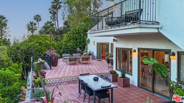 2216 E Live Oak Drive, Los Angeles, CA 90068