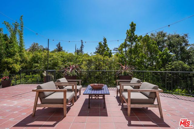 2216 E Live Oak Drive, Los Angeles, CA 90068