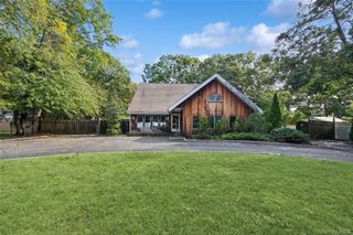 65 Morris Avenue, Holtsville, NY 11742