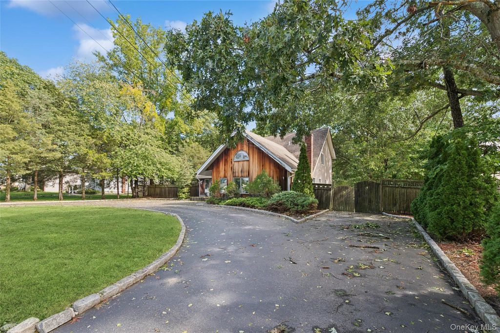 65 Morris Avenue, Holtsville, NY 11742 — photo 3