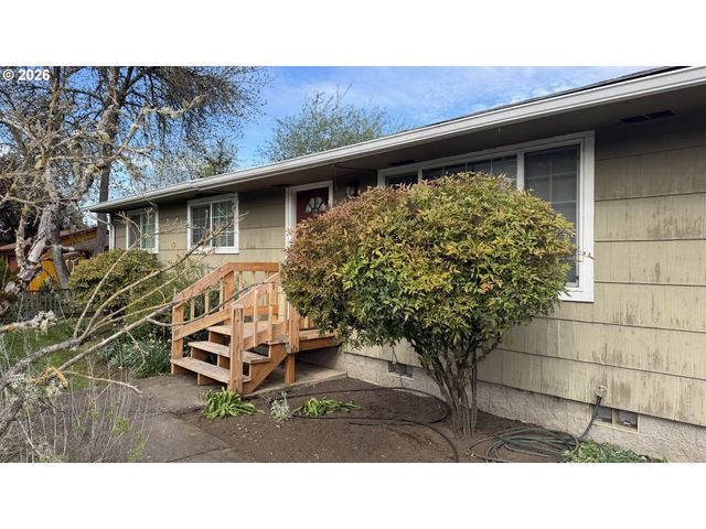1935 MCKINLEY St, Eugene, OR 97405