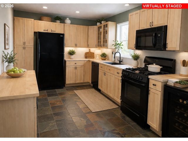 1935 MCKINLEY St, Eugene, OR 97405