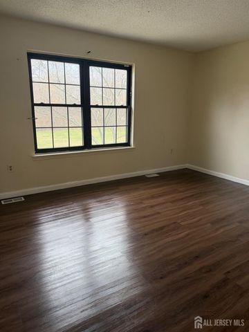 246 Hampshire Court, Piscataway, NJ 08854