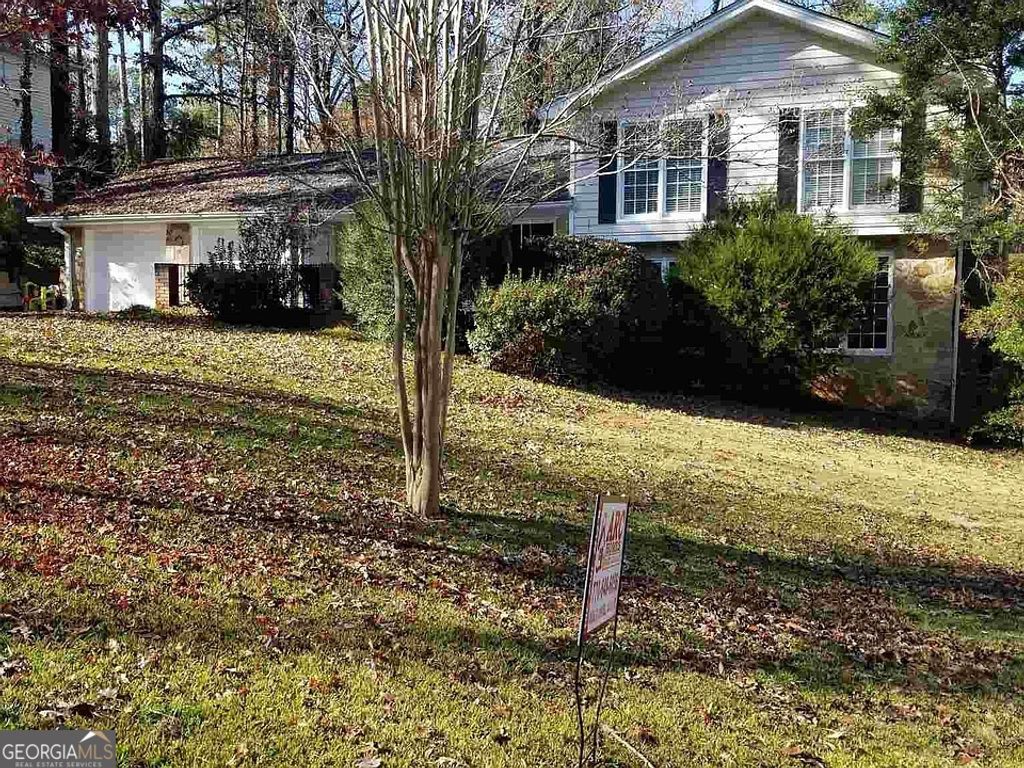 4077 Linda Lane SW, Lilburn, GA 30047