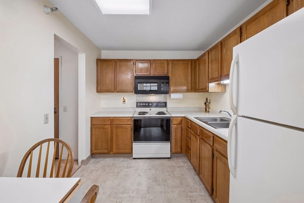 500 County Road B W 235, Roseville, MN 55113 — photo 2