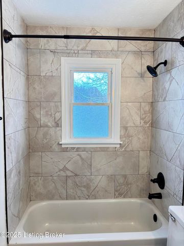 8207 Damascus Cir D1, Louisville, KY 40228