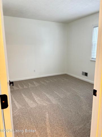 8207 Damascus Cir D1, Louisville, KY 40228