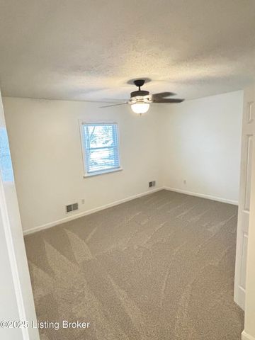 8207 Damascus Cir D1, Louisville, KY 40228